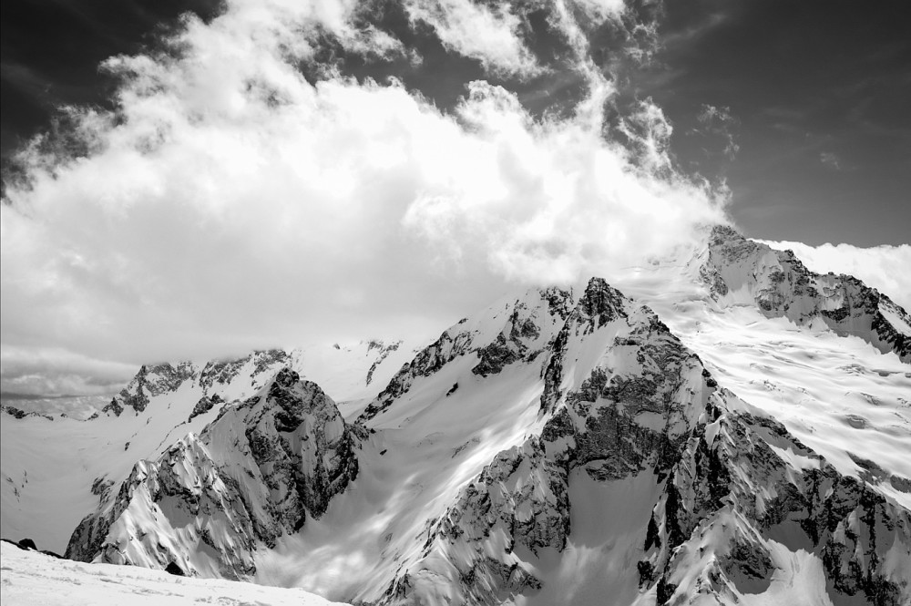 黑白摄影北欧风格ins风景画雪山壁画创意艺术装饰画墙